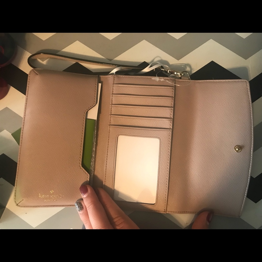 *HOST PICK* ♠️ New Kate Spade Wristlet ♠️ - Picture 4 of 4